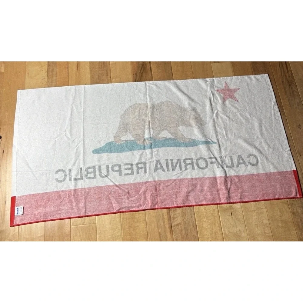 Smith Novelty Company Beach Towel Unisex OS White California Republic Bear Flag